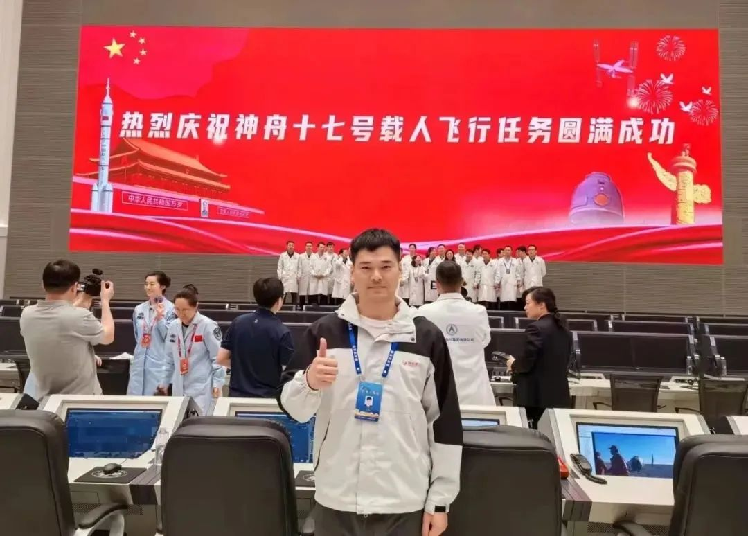 神舟十九号发射圆满乐成，，，中国航天又见大红屏！