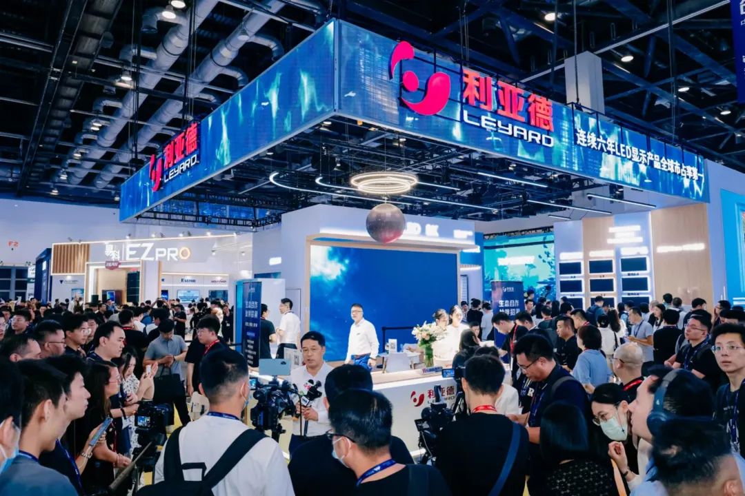 “AI+智能显示”引领未来 c7c7娱乐平台新品InfoComm展大放异彩