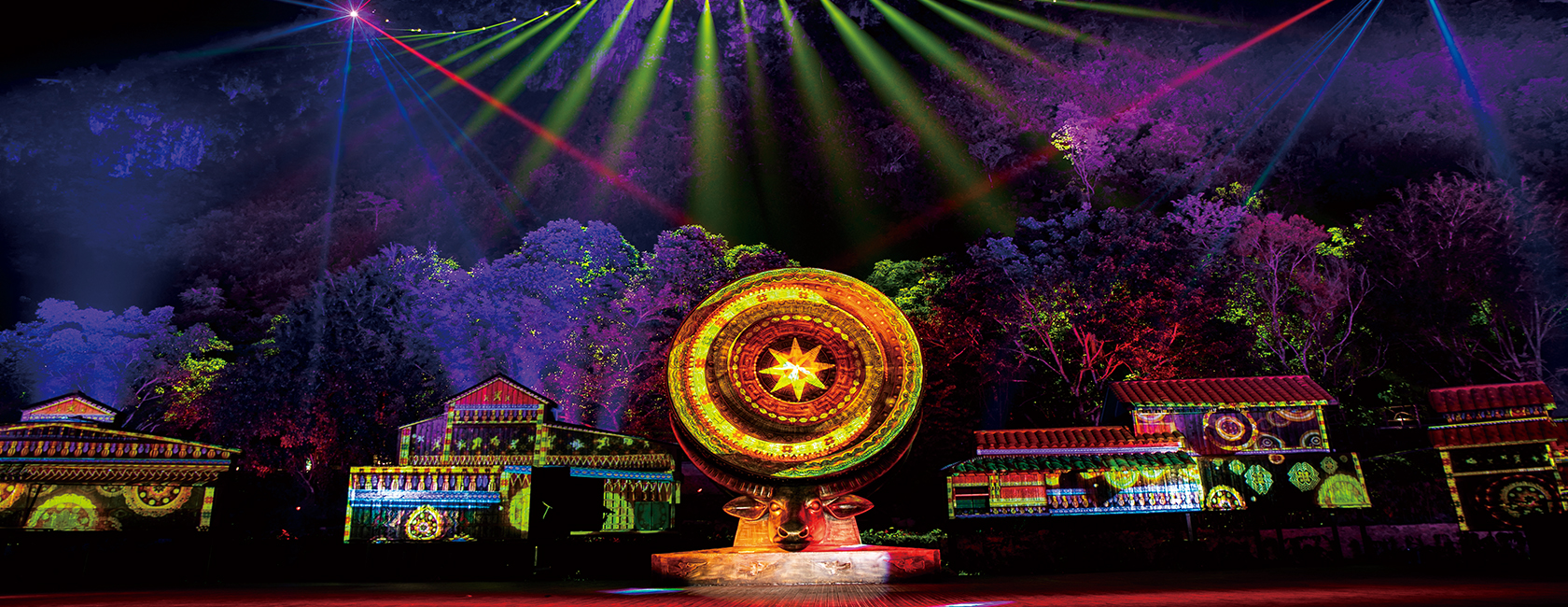 亚洲首个跨国夜游陶醉式体验项自--巧妙·夜德天